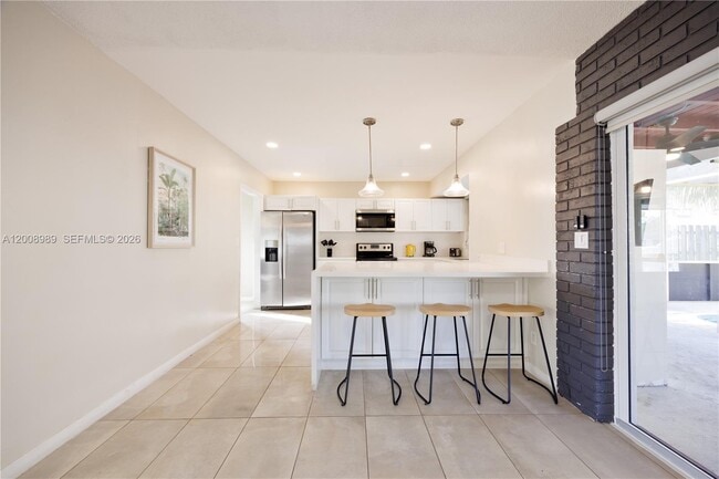 Building Photo - 609 S Crescent Dr