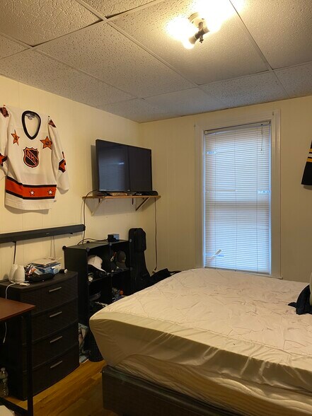 Building Photo - 93 Calumet St