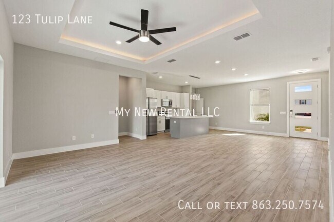 Building Photo - 123 Tulip Ln