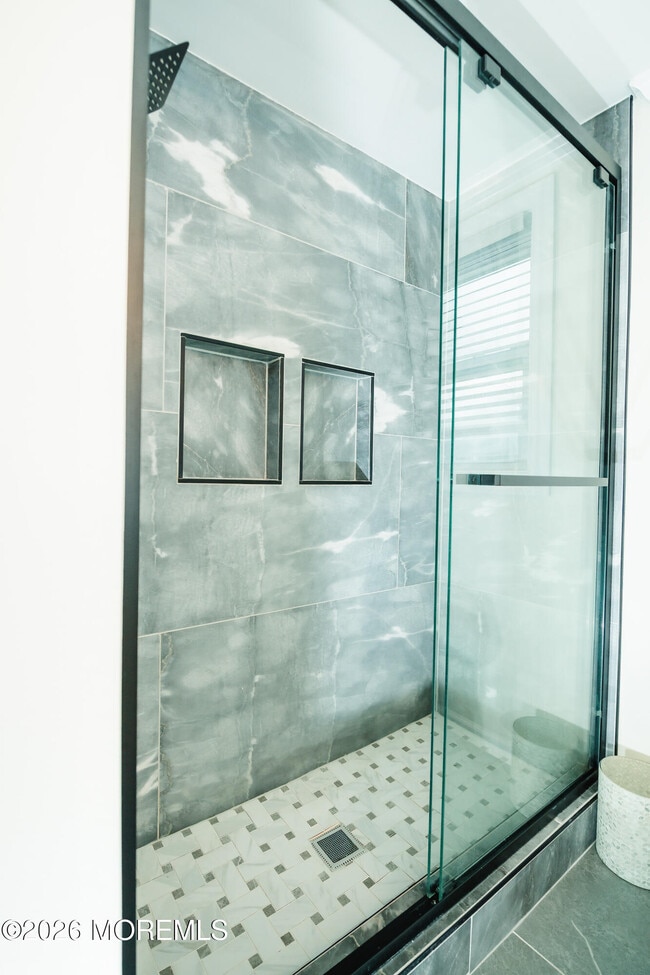 Building Photo - 165 Manor Dr