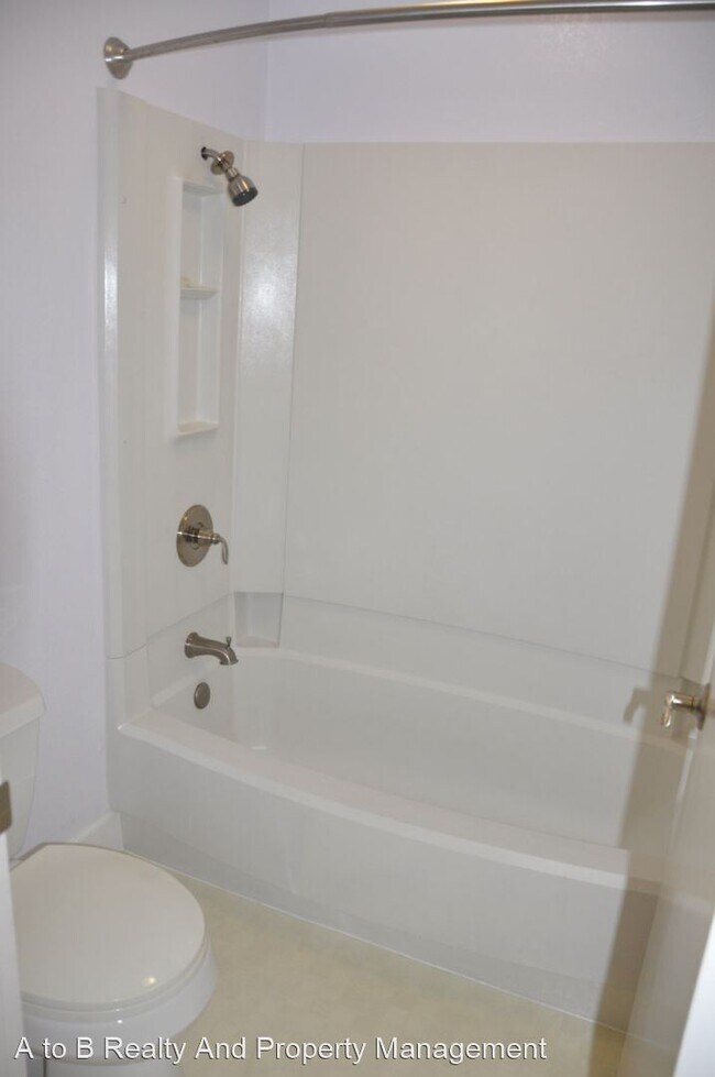 Building Photo - 2 br, 2 bath House - 609 San Conrado Terr #4