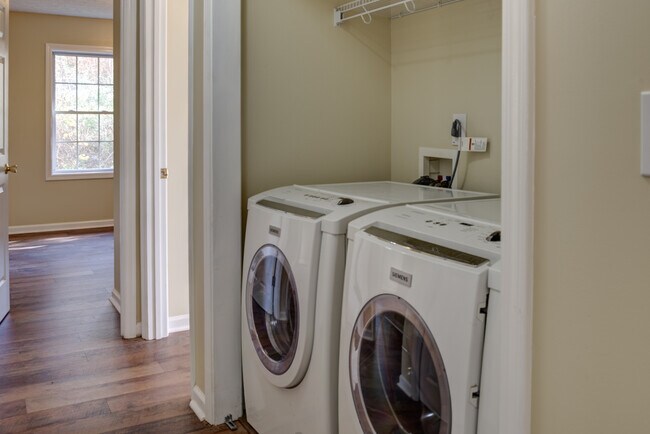 Laudry - 216 Windsor Ct