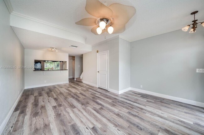 Building Photo - 8040 Sanibel Dr
