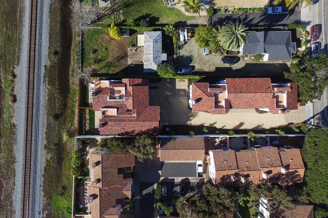 Building Photo - 4285 Carpinteria Ave