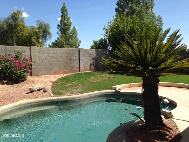 Building Photo - 291 S Forest Dr