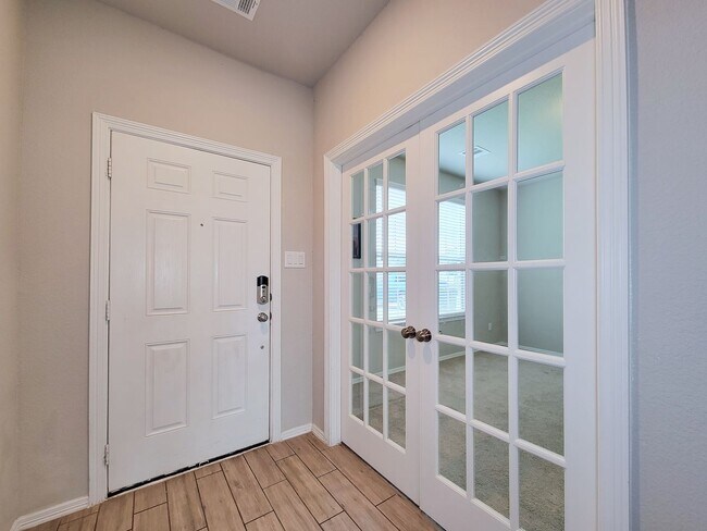 Building Photo - Beautifully updated 5-bedroom, 3.5-bath home located on a quiet cul-de-sac in a desirable Houston...