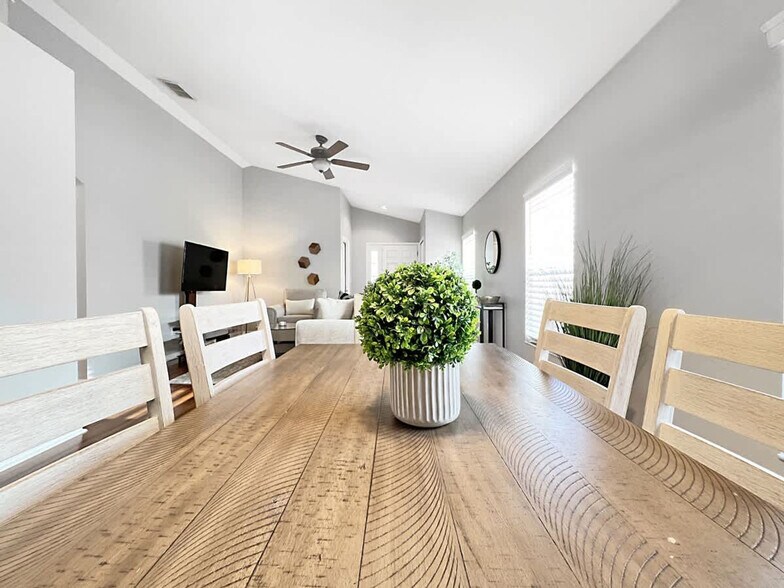 Building Photo - 24604 Siena Dr