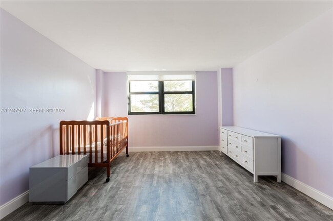 Building Photo - 290 174th St