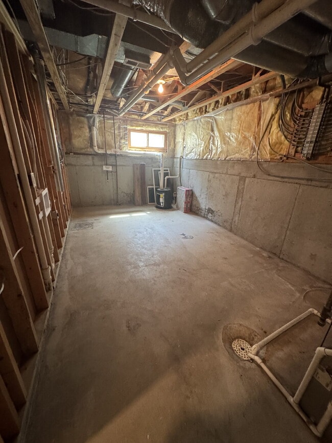 Building Photo - "Spacious 4-Bedroom Sanctuary with 3 Full Baths on Country View Drive, Derby - 3189 Sq Ft of Comf...
