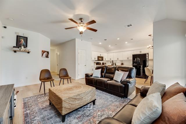 Building Photo - 2404 Castle Creek Dr