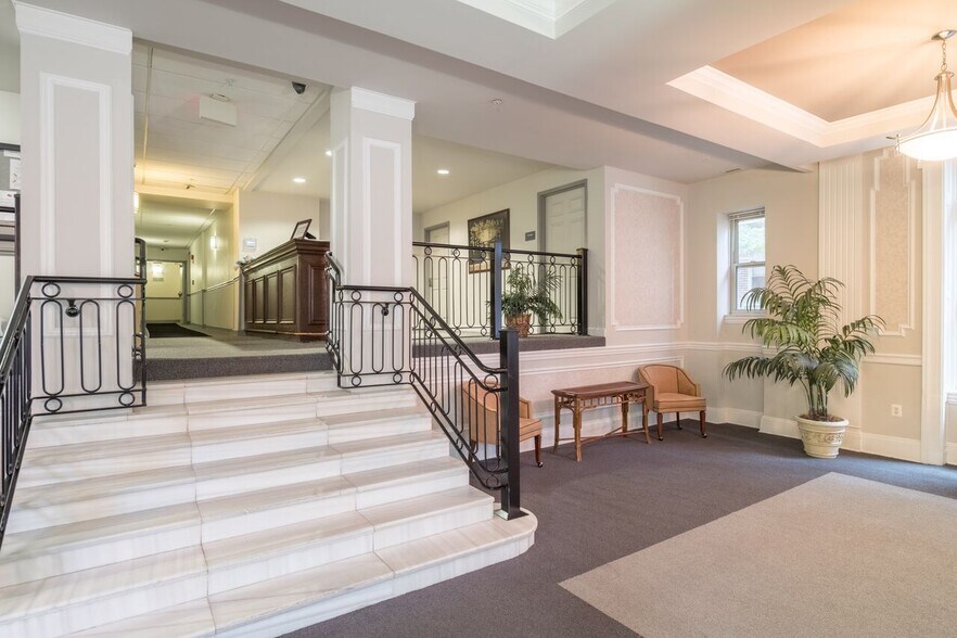 Building Photo - 1308 Clifton St NW