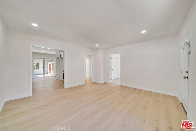 Building Photo - 338 S 3rd Ave