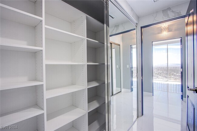 Building Photo - 3111 Bel Air Dr