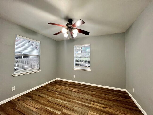 Building Photo - 408 Radam Ln