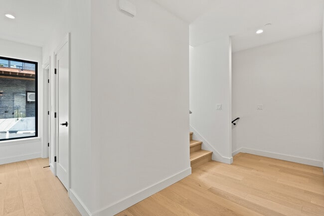 Building Photo - 614 5th Ave S