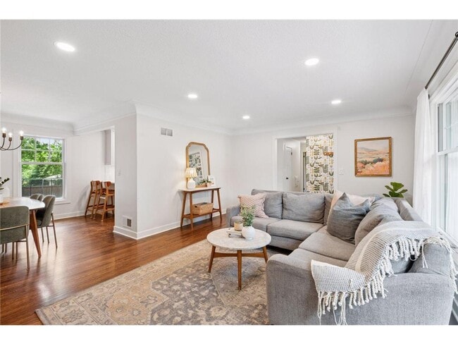 Building Photo - 5041 W 56th St