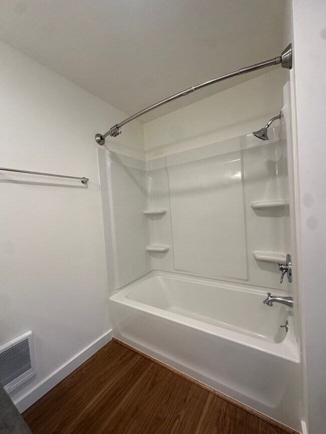 Building Photo - 928 NW Portland Ave