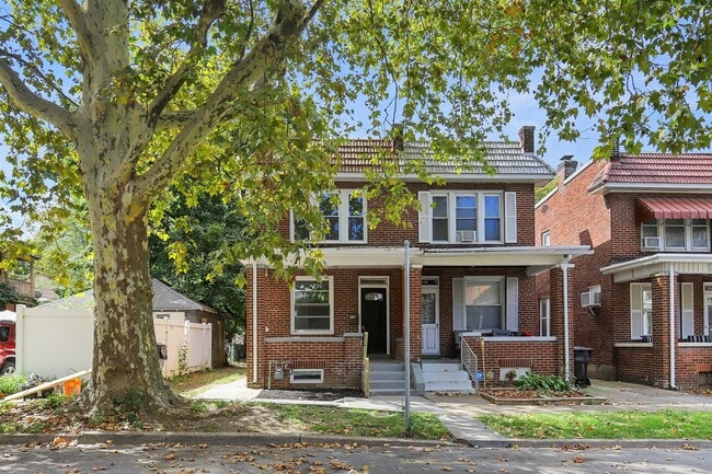 Primary Photo - Charming 3 Bedroom 1.5 Bathroom Located in Uptown Harrisburg!
