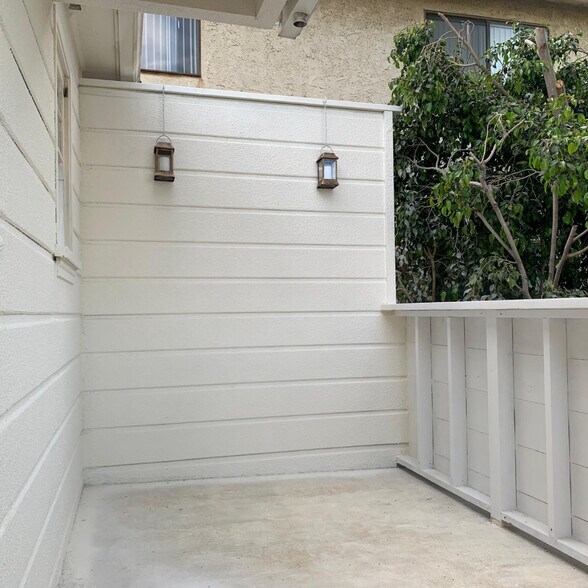 Building Photo - 1147 W 11th St