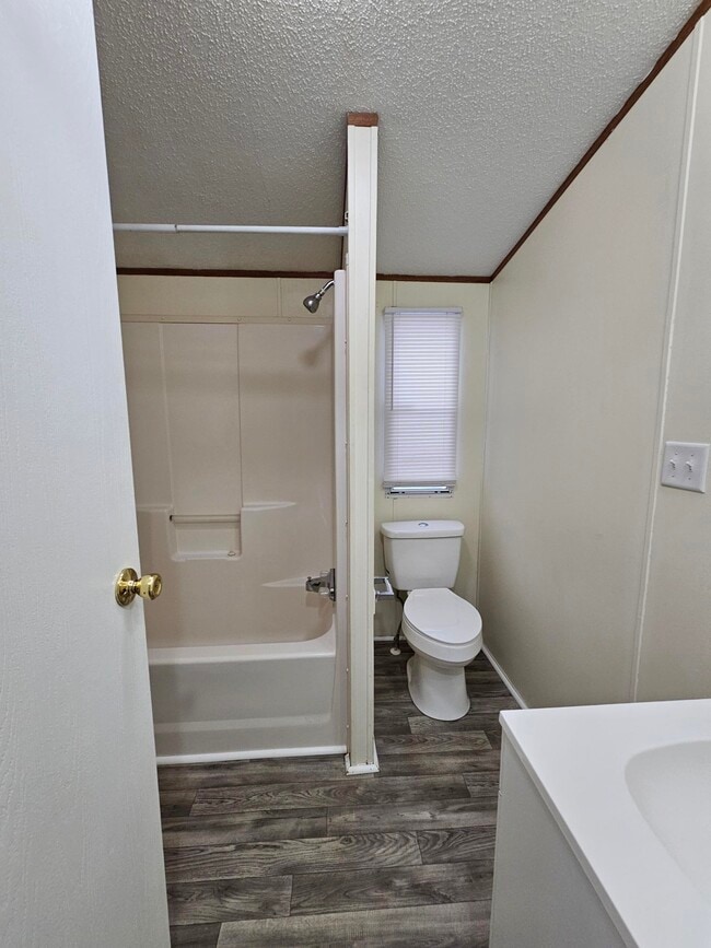 Building Photo - 5687 Lowell Rd