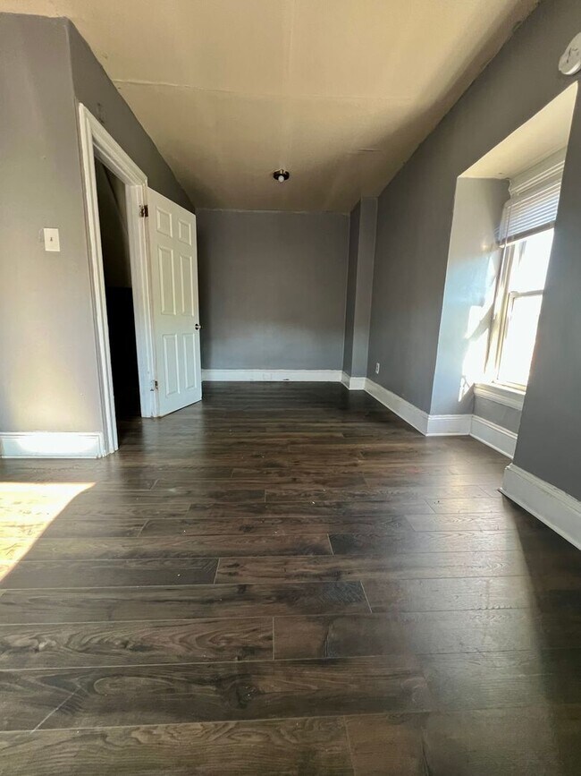 Building Photo - Gorgeous 2-Bedroom Apartment in Darby! Available NOW!
