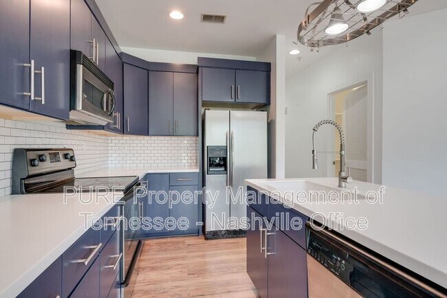 Building Photo - 760 Wedgewood Park