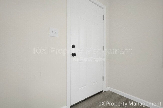 Building Photo - 685 S Wheatland Ave