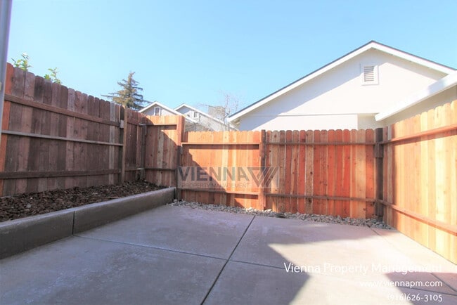 Building Photo - 208 Manzanita Ave