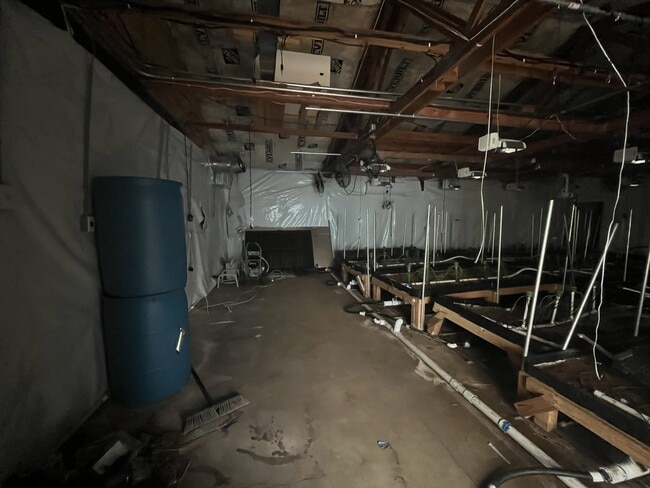 Building Photo - 16093 SW Roy Rogers Rd