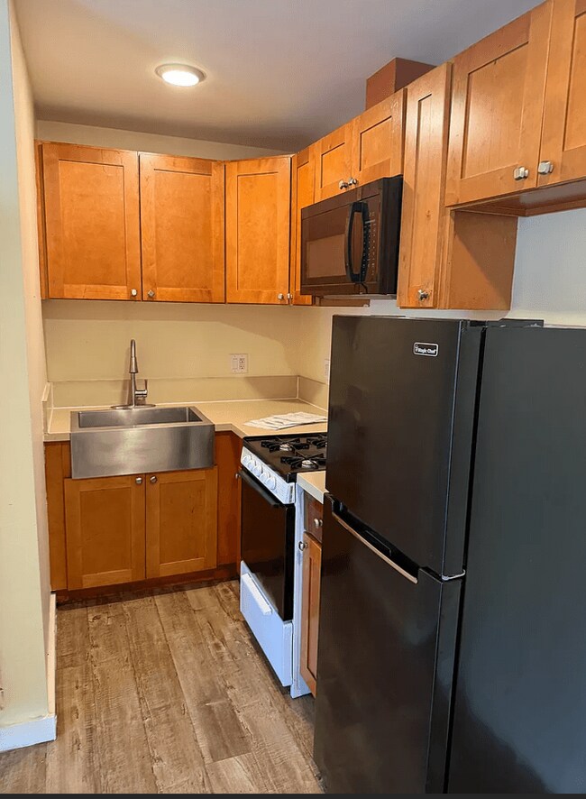 Building Photo - 1201 E 64th St