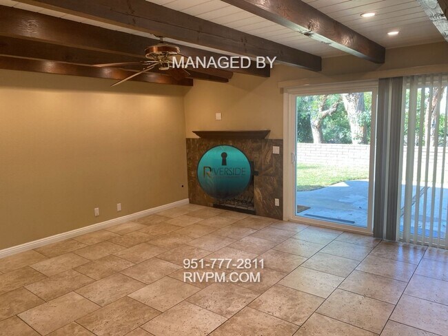 Building Photo - Beautiful 4-bedroom, 3-bathroom home located in the highly desirable Canyon Crest neighborhood.