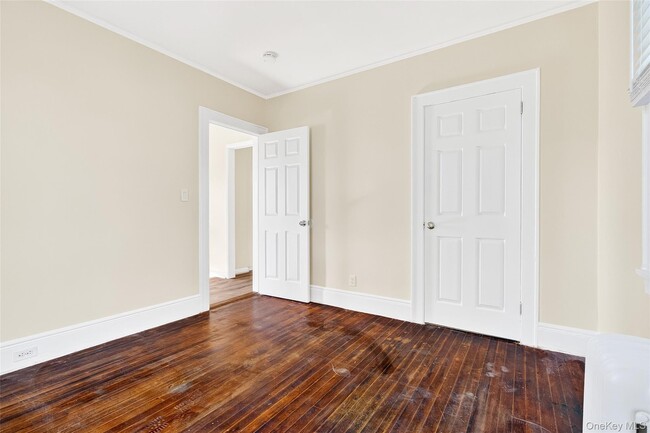 Building Photo - 270 Sickles Ave