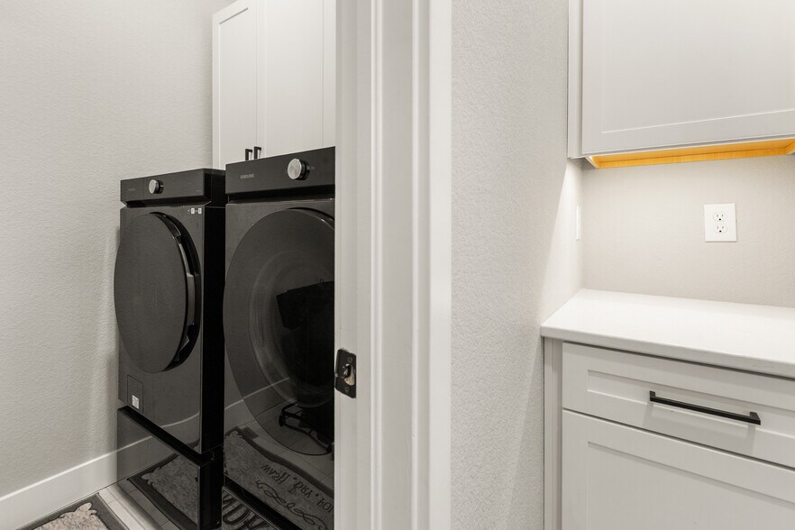 Building Photo - 2131 Seaglass St