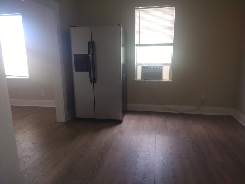 Building Photo - 2402 44th St