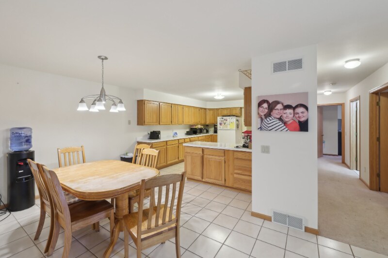 Building Photo - 1214 N High Point Rd