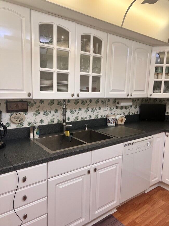 Building Photo - 255 Dolphin Point