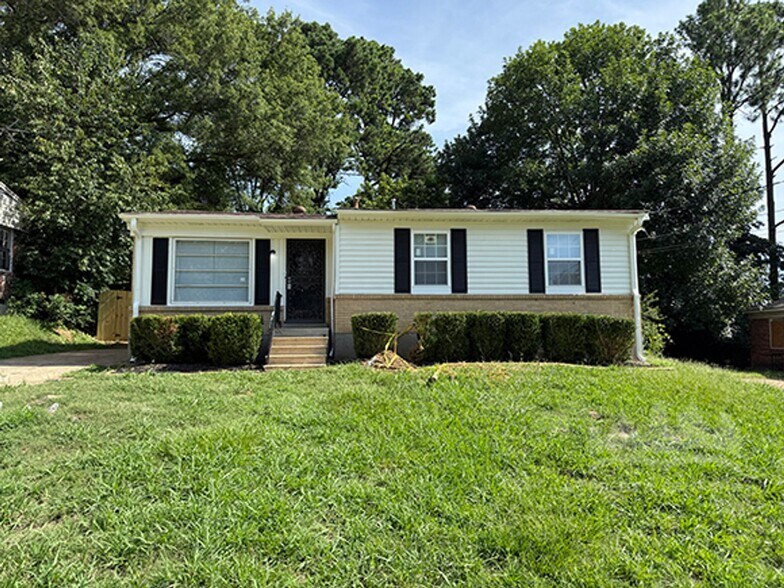 Primary Photo - 2076 Willow Wood Ave