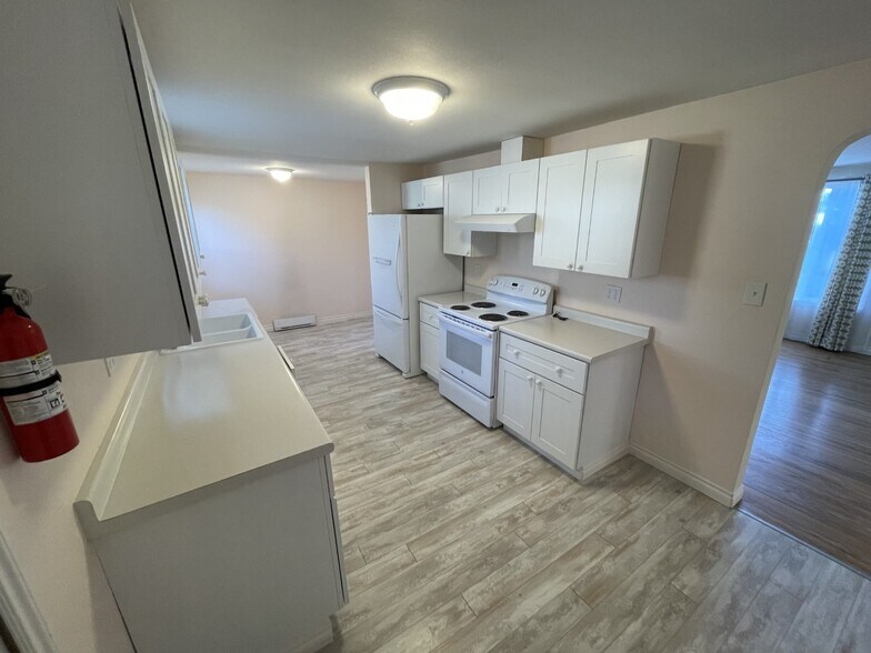 Kitchen - 8709 Highland Ave SW