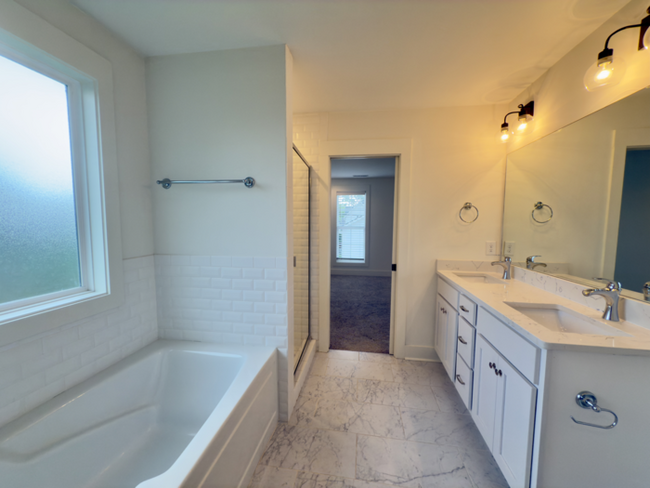 Building Photo - Beautiful 3 bed 3 bath WALKABLE to restaur...