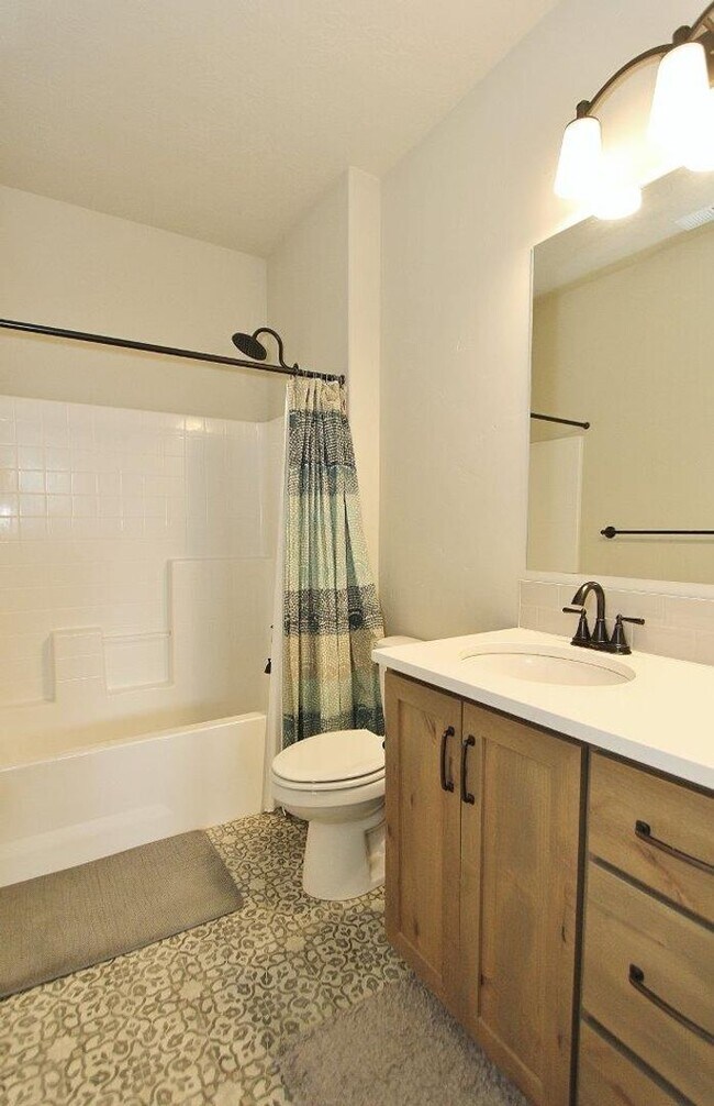 Building Photo - Lovely 4 bed 2 1/2 bath Home in Meridian, Available first week of July
