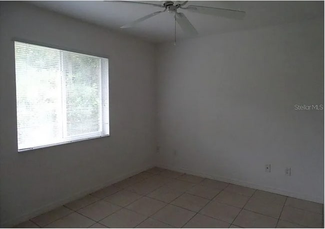 Building Photo - $1,795 ** 3 Bed / 2 Bath * Single Family Home
