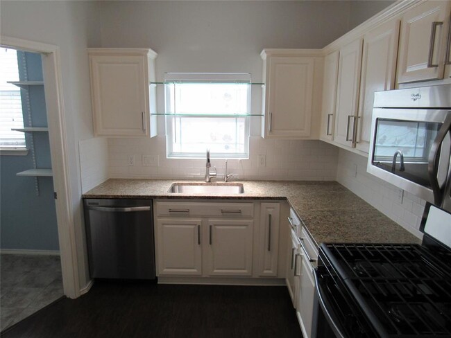 Building Photo - 917 Truman Ln