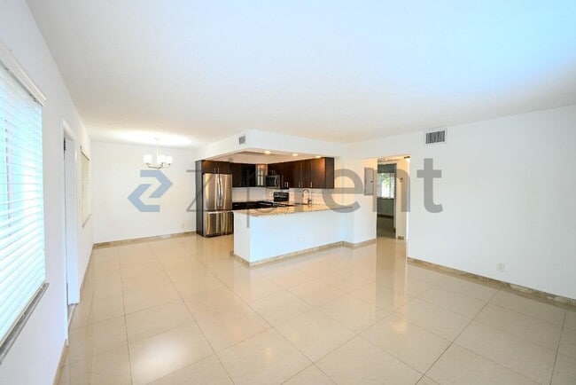 Building Photo - 1250 Miami Rd