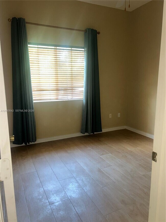 Building Photo - 3073 SW 140th Ave