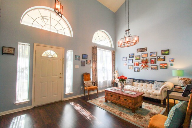 Building Photo - Stately 4-Bedroom, 3-Bath Home with Modern...