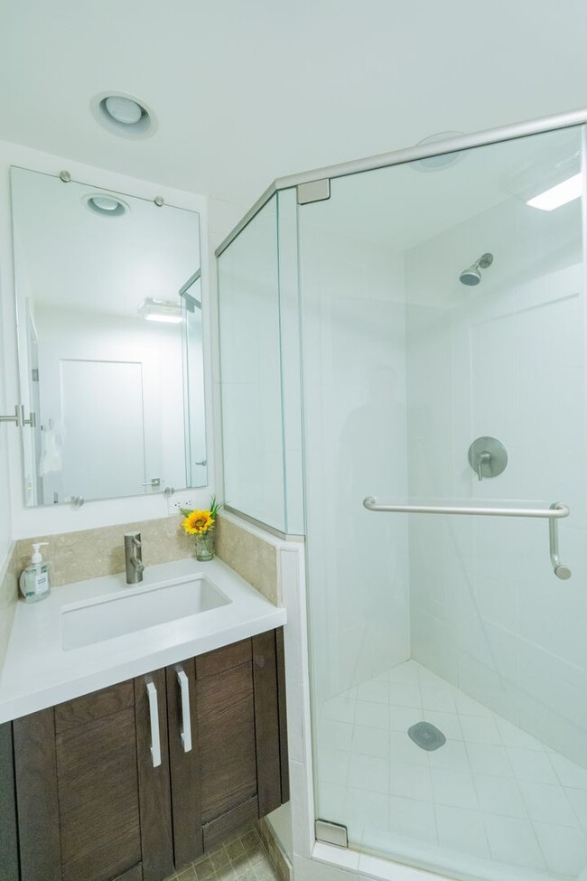 Building Photo - Stunning 3 Bedroom/ 3 Bathroom $5,900/mo.