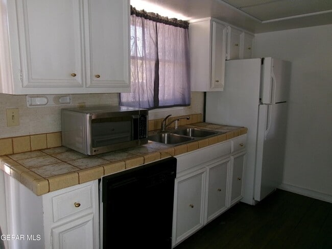 Building Photo - 6700 ESCONDIDO Dr