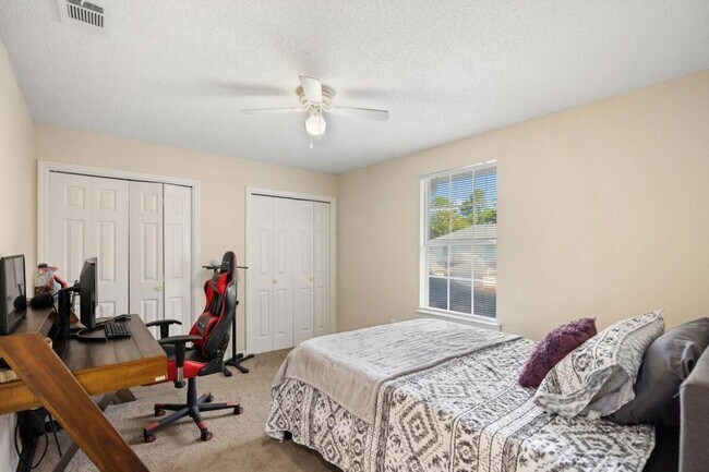 Building Photo - 708 Turnberry Cove N