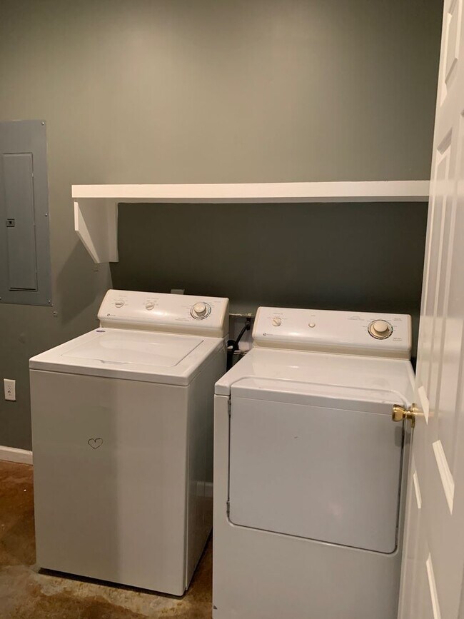 Building Photo - Apartment for lease