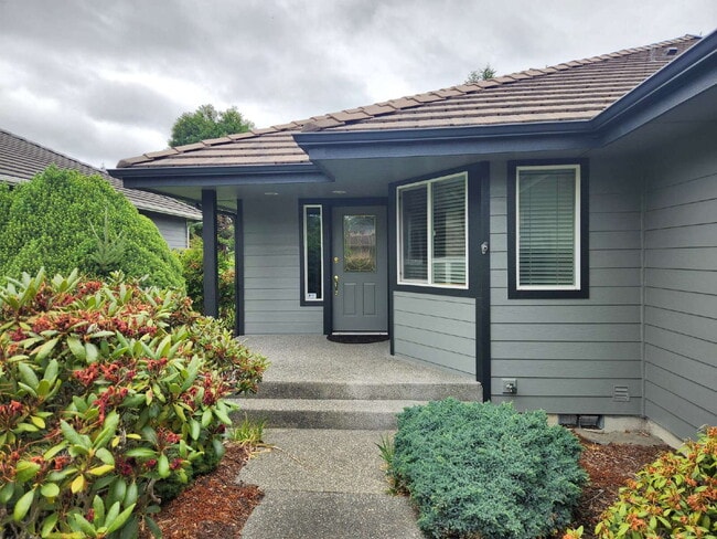 Building Photo - 2 bed + office, 2 bath, 2 car garage condo...
